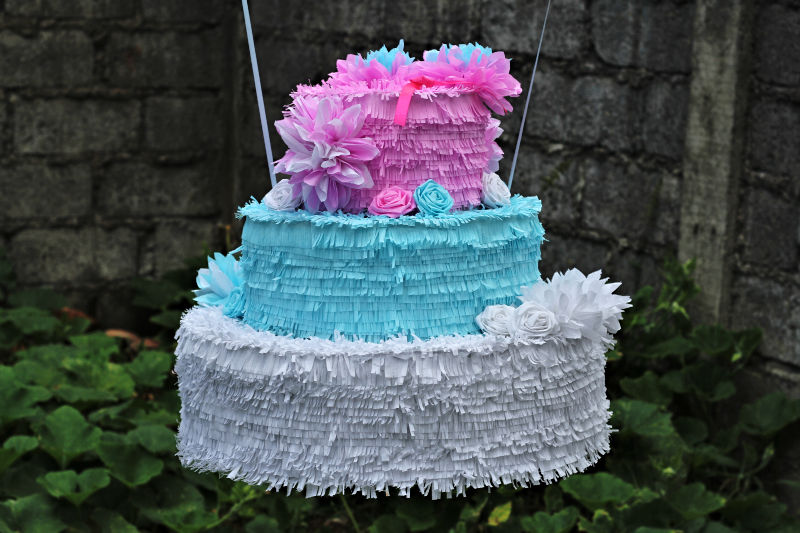 Pastel Wedding Cake Pinata